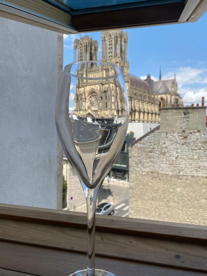 Duplex Hammam Au Pied De La Cathedrale Avec Vue Apartment Reims Exterior photo