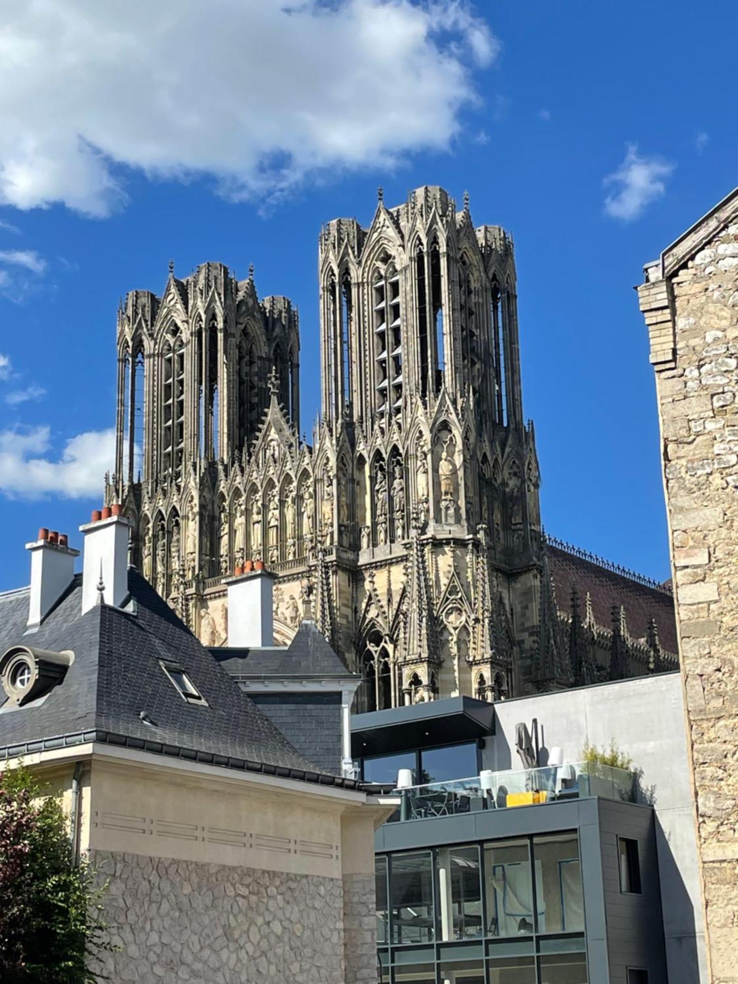 Duplex Hammam Au Pied De La Cathedrale Avec Vue Apartment Reims Exterior photo